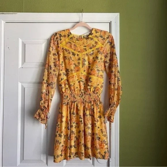 ✨ Tularosa Camden Dress in Golden Rose Floral ✨ - Picture 2 of 5